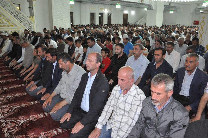 Yüksekova’da Kadir gecesi idrak edildi G3