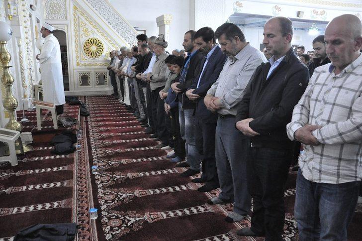 Yüksekova’da Kadir gecesi idrak edildi G4