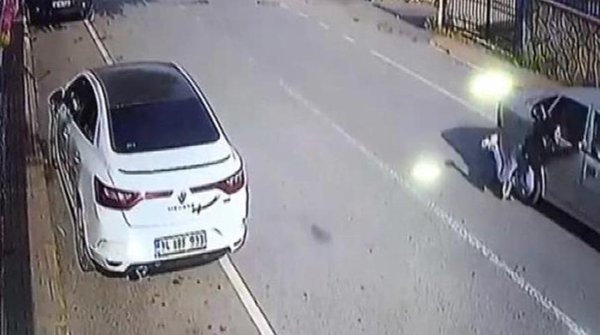 Dövdüğü kadını otomobilden atan kişi yakalandı