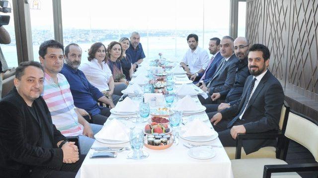 Türkiye’nin önde gelen yönetmenlerinden Bakan Ersoy’a iftar daveti