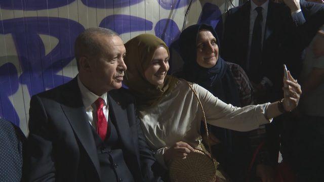 Cumhurbaşkanı Erdoğan'dan minibüs durağı ziyareti