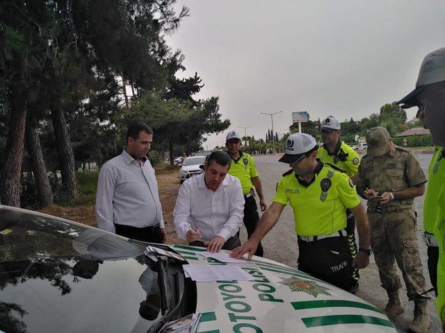 Trafik polisleri sürücüleri, Kaymakam ve Emniyet Müdürü de trafik ekiplerini denetledi