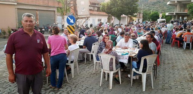 Muhtar köylülerini 5 yıldır iftarda buluşturuyor