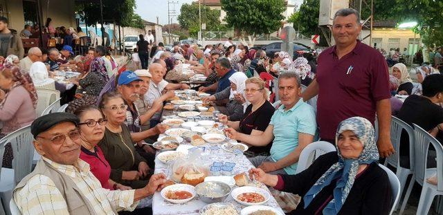 Muhtar köylülerini 5 yıldır iftarda buluşturuyor