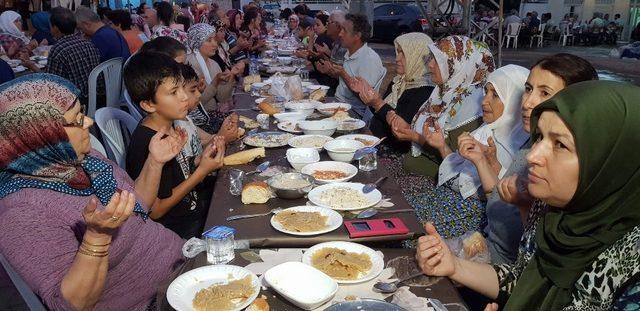 Muhtar köylülerini 5 yıldır iftarda buluşturuyor