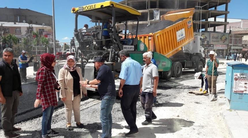 Başkan &Ccedil;etin, yol yapım &ccedil;alışmalarını yerinde inceledi