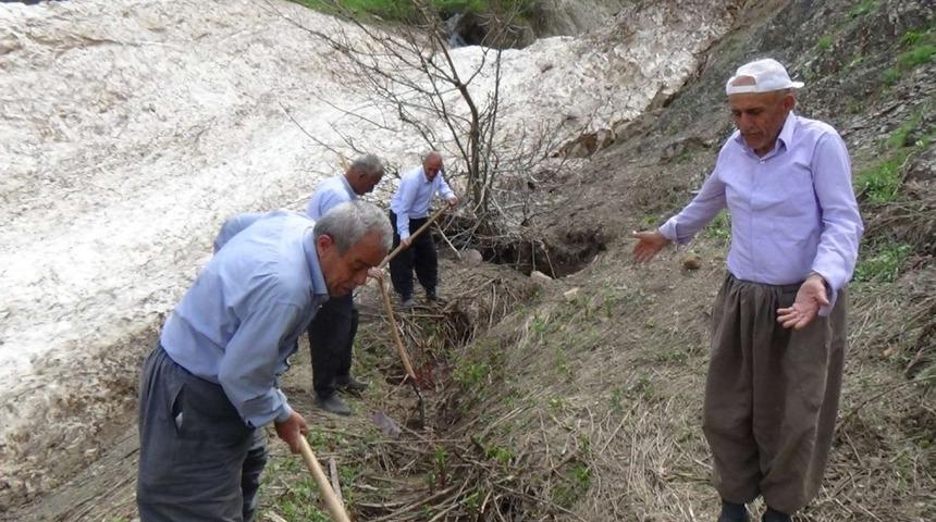 Ceylanlı k&ouml;y&uuml; sakinleri sulama kanalının onarılmasını istiyor