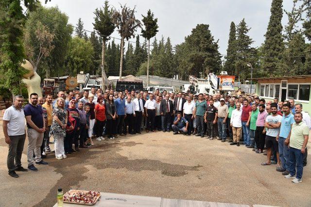 Başkan Yılmaz, personelinin bayramını kutladı