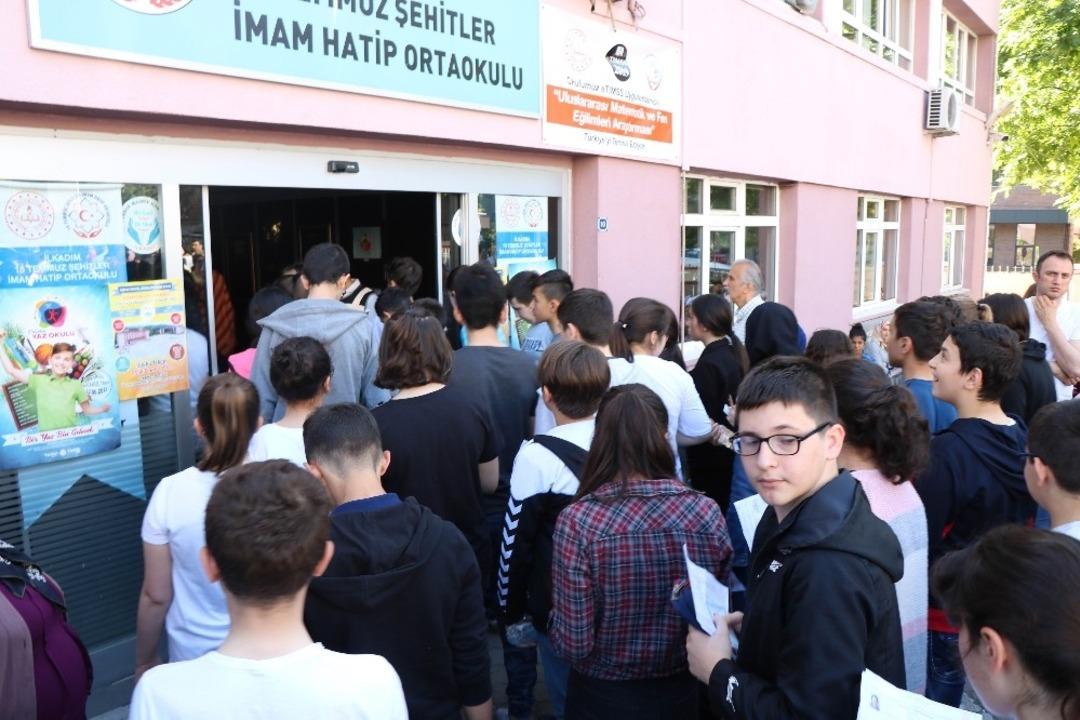 LGS&rsquo;de veliler &ouml;ğrencilerden daha &ccedil;ok heyecanlandı