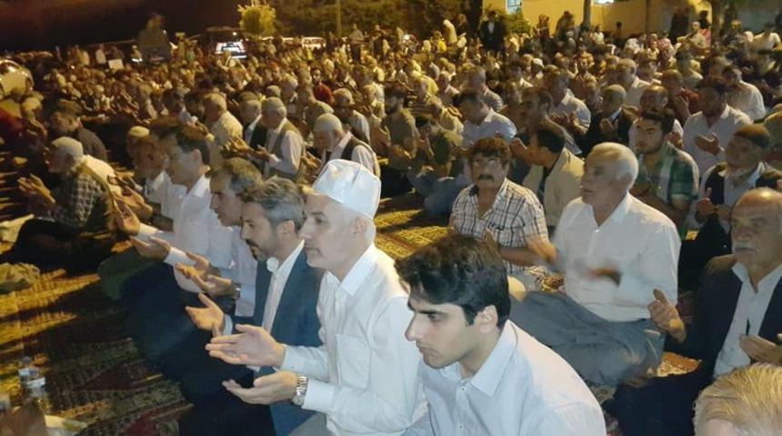 Kadir Gecesinde vatandaşlar Sahabede bir araya geldi