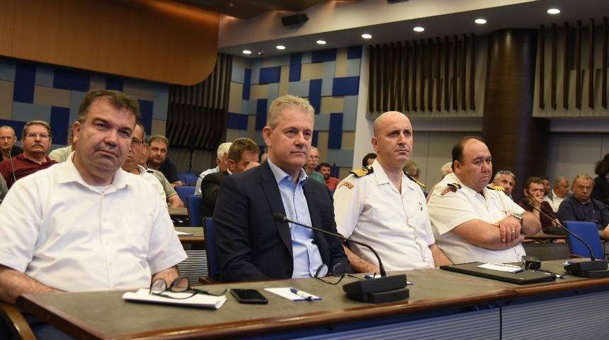 Kaçak balık avcılığı İZTO’da tartışıldı