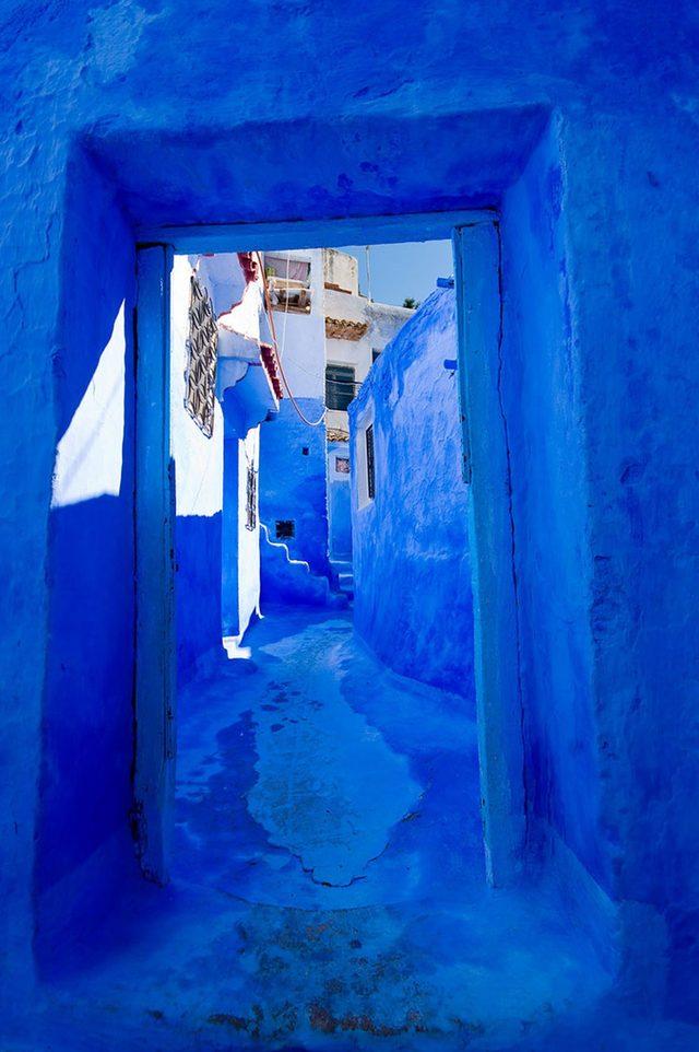 421805-880-1457695400-blue-streets-of-chefchaouen-morocco-13