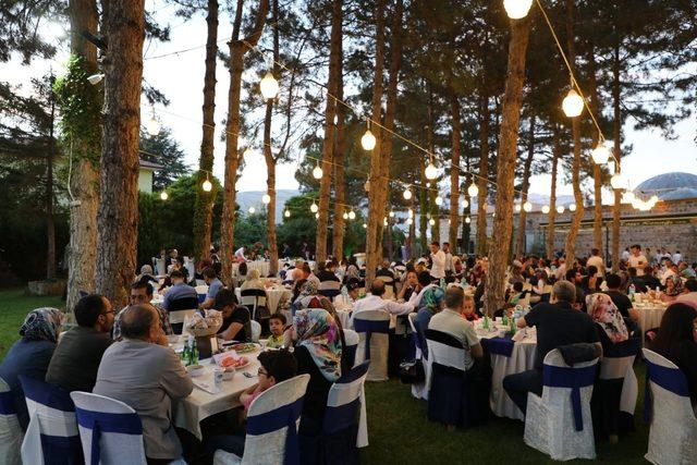 Vali Arslantaş, valilik personeliyle iftarda biraraya geldi