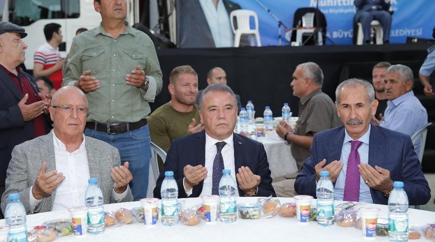 Başkan B&ouml;cek: "Elmalı&rsquo;da &ccedil;ok g&uuml;zel işler yapacağız, &ccedil;alışmalar s&uuml;r&uuml;yor"