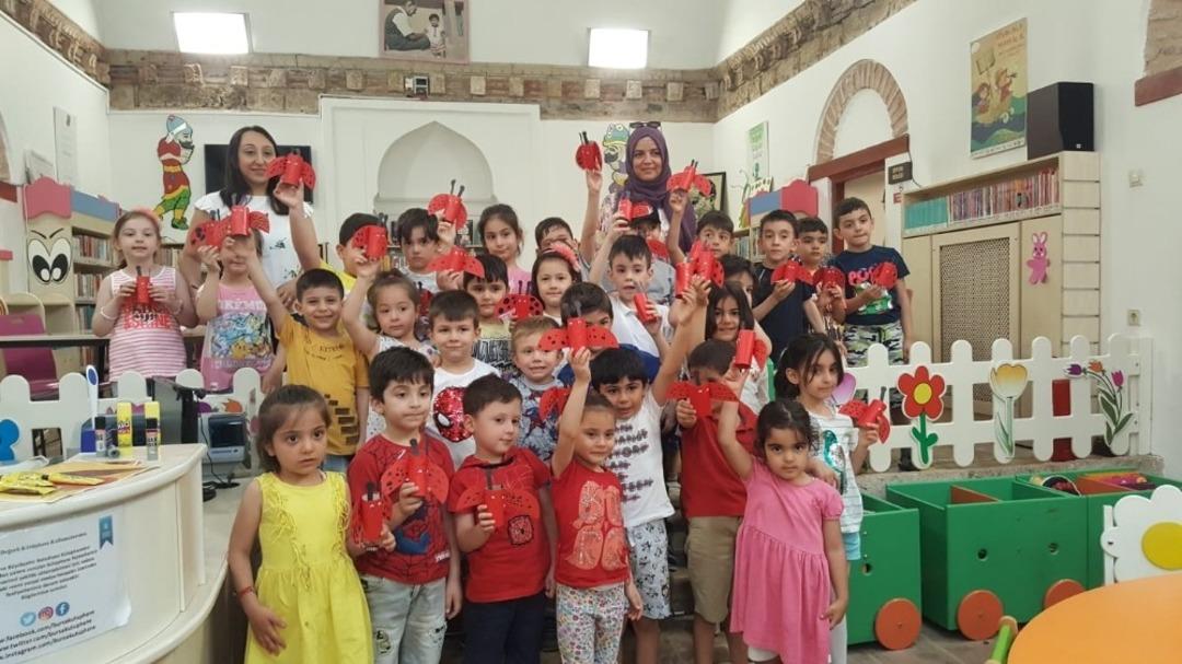 Sağlıklı &ccedil;evre i&ccedil;in fidan dikimi