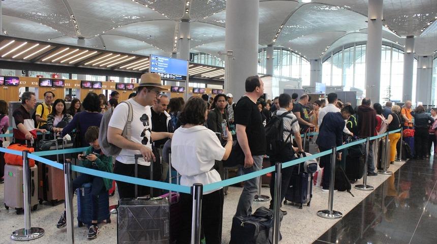 Havalimanlarında bayram yoğunluğu