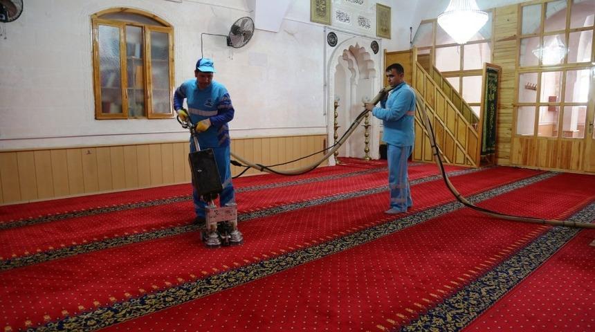 Eyy&uuml;biye&rsquo;de cami temizleme seferberliği