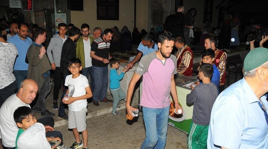 Akşehir Belediyesi Kadir Gecesinde de geleneğini sürdürdü