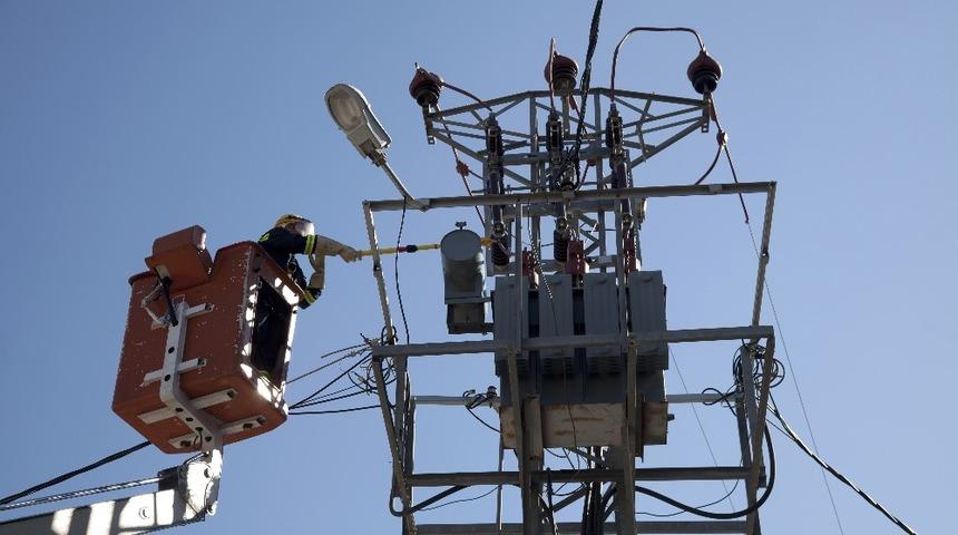 AEDAŞ ekipleri Ramazan Bayramında kesintisiz enerji i&ccedil;in sahada