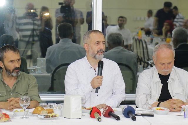 Rektör Savaşan Sakarya basını ile iftarda bir araya geldi