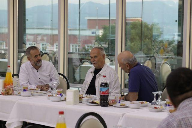 Rektör Savaşan Sakarya basını ile iftarda bir araya geldi