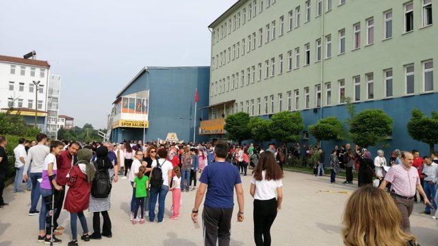 Düzce’de 4 bin 624 öğrenci sınavda ter döktü