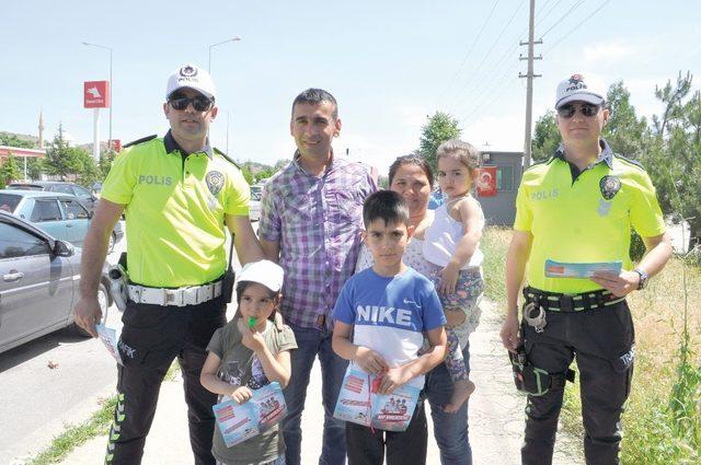 Çocuklar ebeveynlerine trafik karnesi verecek