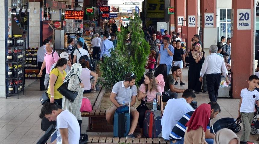 Adana Otogarı&rsquo;nda bayram hareketliliği başladı