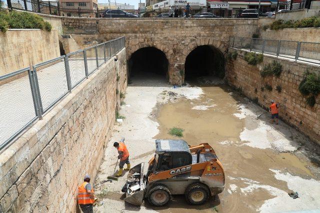 Şanlıurfa’da derelerde temizlik çalışmaları