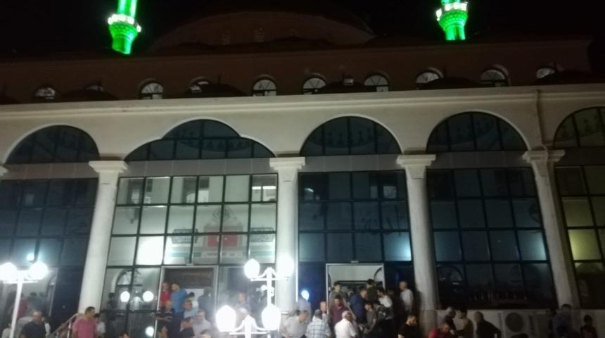 Aydın&rsquo;da Kadir Gecesi cami cemaati sokaklara taştı