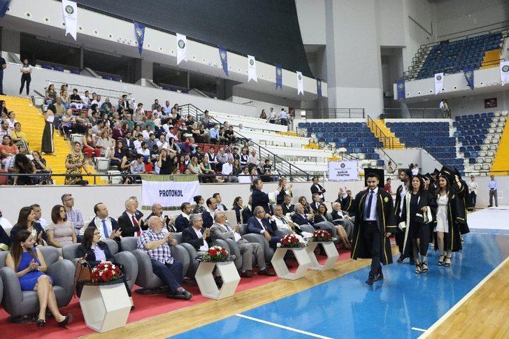 Toros Üniversitesi’nde mezuniyet coşkusu G2