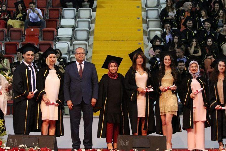 Toros Üniversitesi’nde mezuniyet coşkusu G5