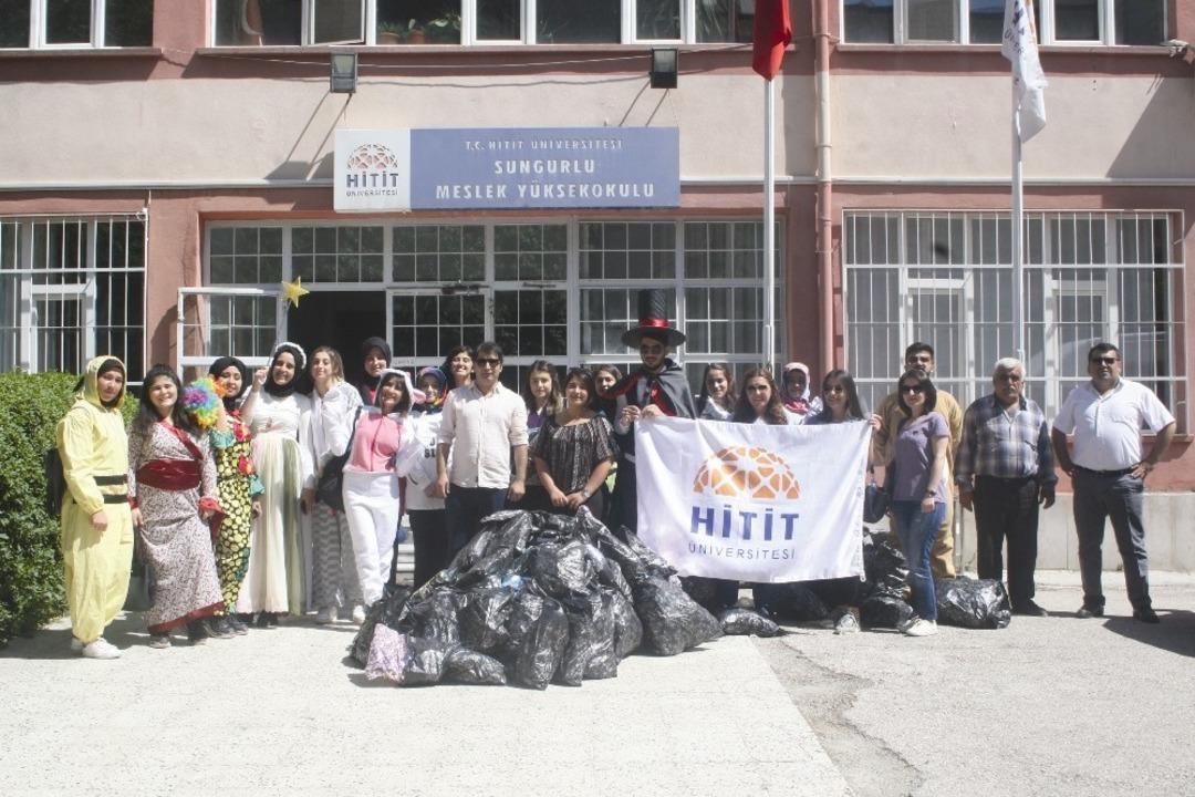 &Uuml;niversite &ouml;ğrencileri, k&ouml;y k&ouml;y gezip &rsquo;iyilik dağıttılar&rsquo;