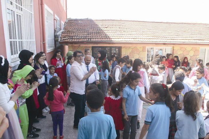 Üniversite öğrencileri, köy köy gezip ’iyilik dağıttılar’ G2