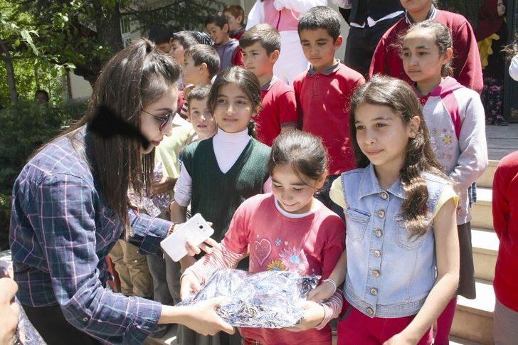 Üniversite öğrencileri, köy köy gezip ’iyilik dağıttılar’ G4