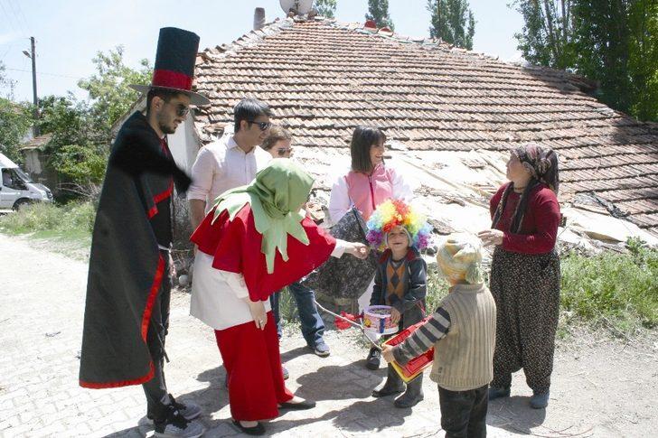 Üniversite öğrencileri, köy köy gezip ’iyilik dağıttılar’ G5