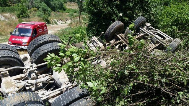 Beton mikseri uçuruma yuvarlandı: 1 kişi yaralandı