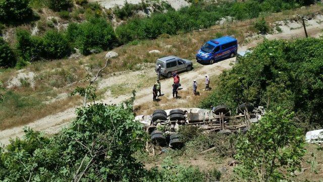 Beton mikseri uçuruma yuvarlandı: 1 kişi yaralandı