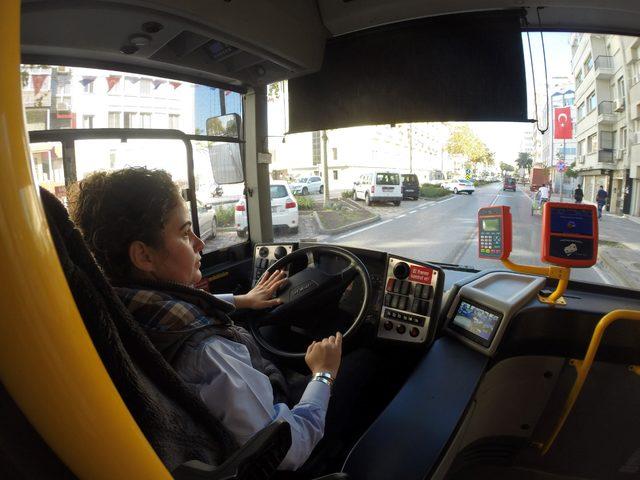 İzmir'de belediye 100 kadın otobüs şoförü alıyor