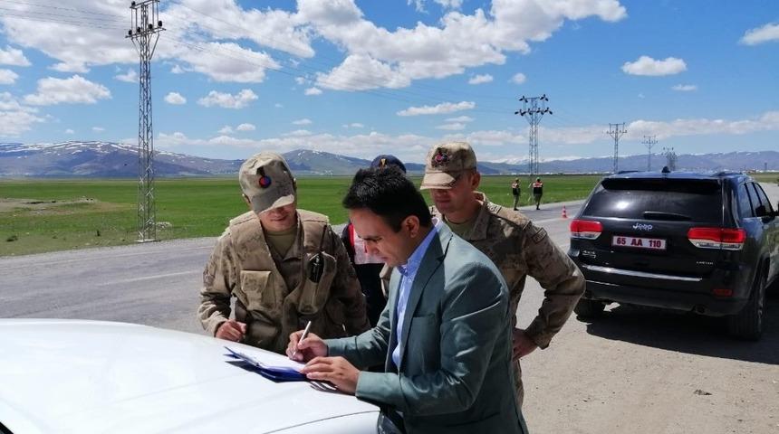 Kaymakam Dundar trafik kontrol noktalarını denetledi