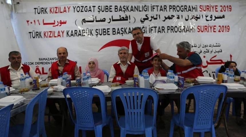 T&uuml;rk Kızılay Karab&uuml;k Şubesi tarafından İdlip&rsquo;te iftar verildi