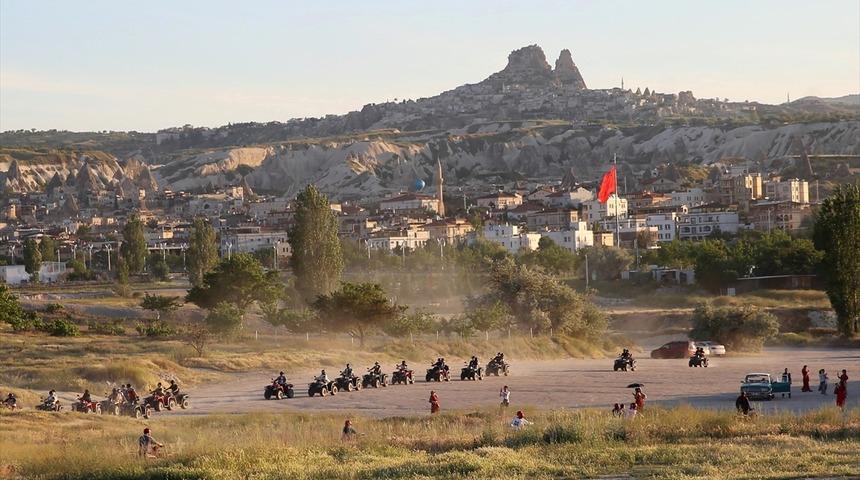 Kapadokya'da bayram yoğunluğu! Adım atacak yer kalmadı