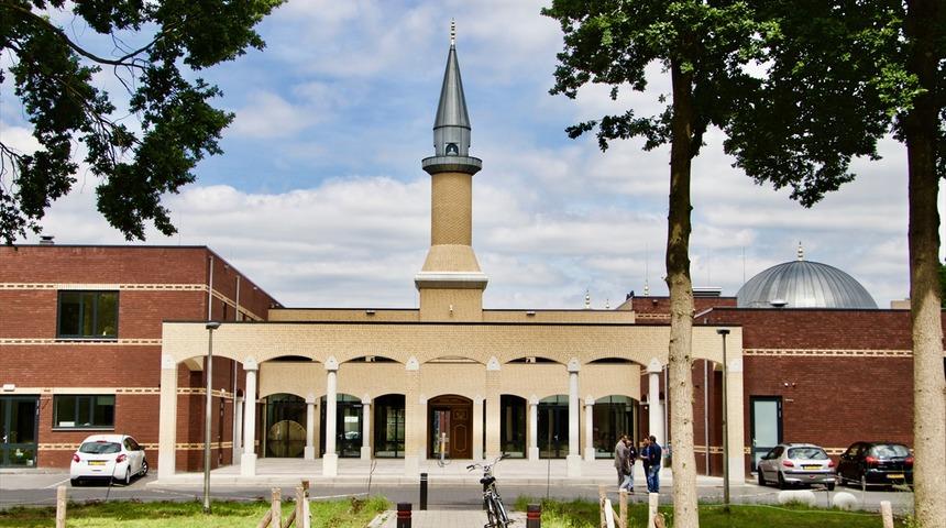 Hollanda'daki Tevhit Camisi açılışa hazırlanıyor