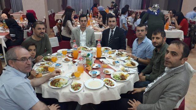 Uluslararası öğrenciler Kadir Gecesinde YUDER’in iftar sofrasında buluştu