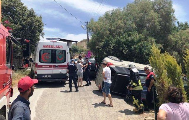 Aracını park etmek isterken başka aracın üstüne düştü