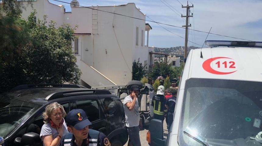 Aracını park etmek isterken başka aracın &uuml;st&uuml;ne d&uuml;şt&uuml;