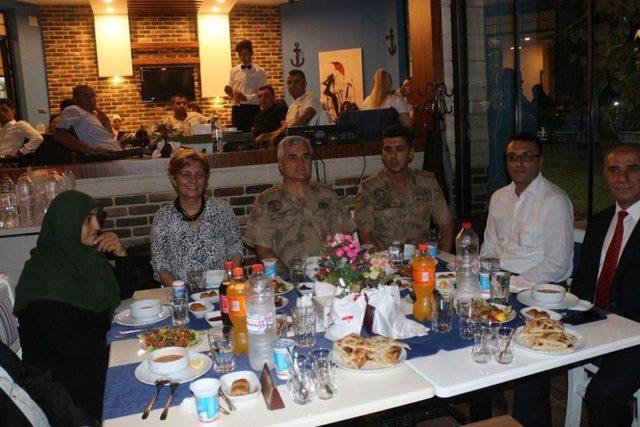 Jandarma’dan şehit aileleri ve gazilere iftar