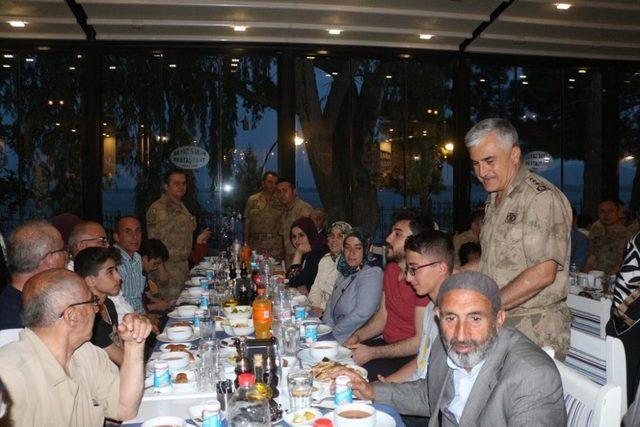 Jandarma’dan şehit aileleri ve gazilere iftar