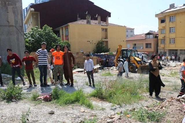 Kadıköy Fikirtepe'de metruk binalarda yaşayanlar tahliye ediliyor