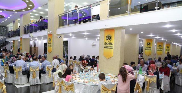 Vali Baruş ve Başkan Güder, vatandaşlarla iftarda buluştu